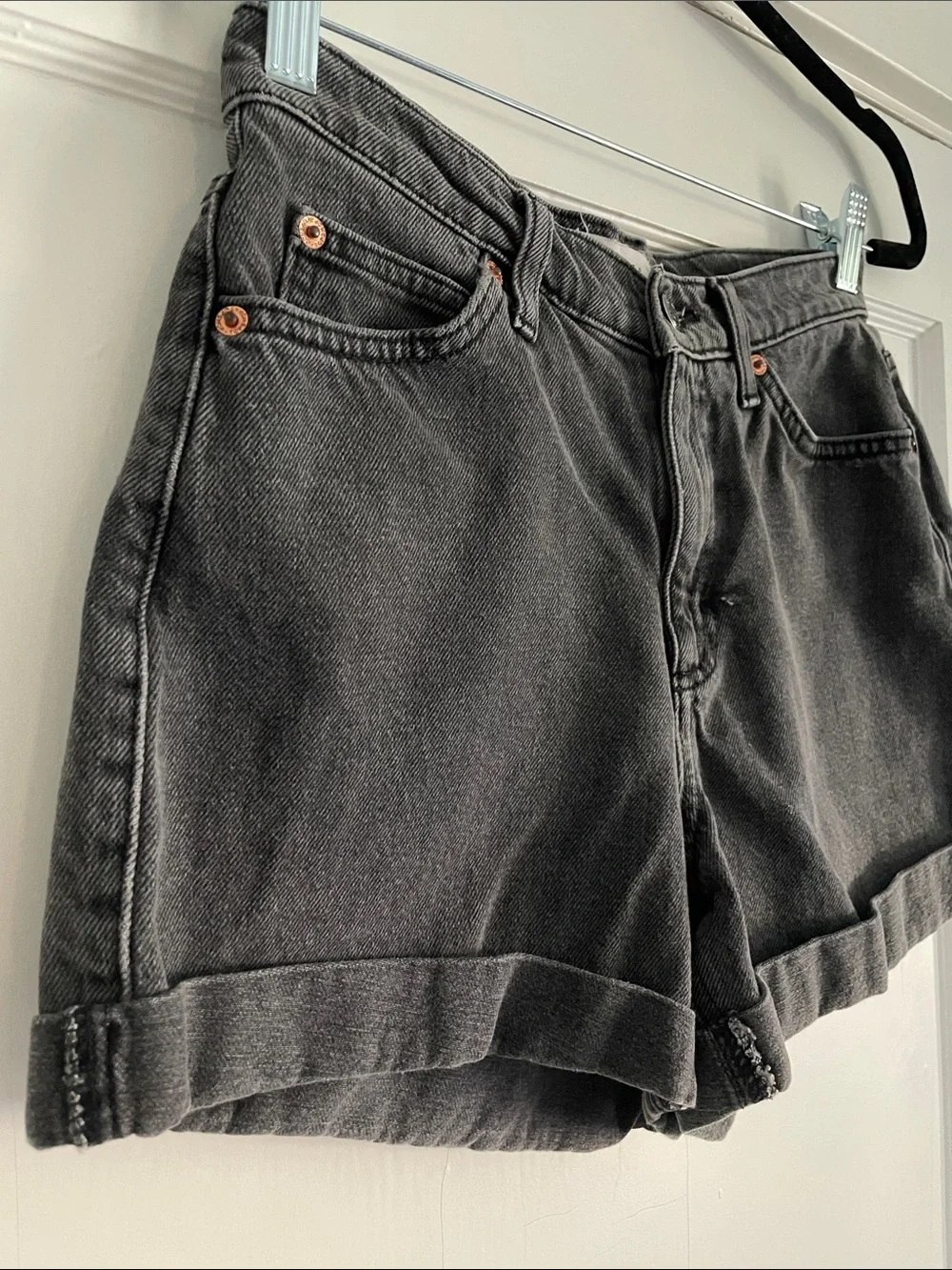 Topshop Cuffed High-Rise Black Mom Denim Shorts In Faded Black Size 4